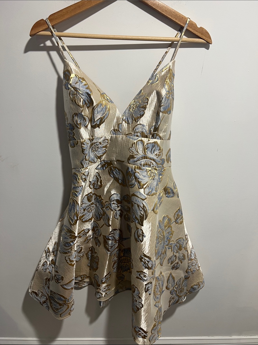 Jules & Cleo Metallic Floral Cream Dress with Gold & Blue Accent Size 4